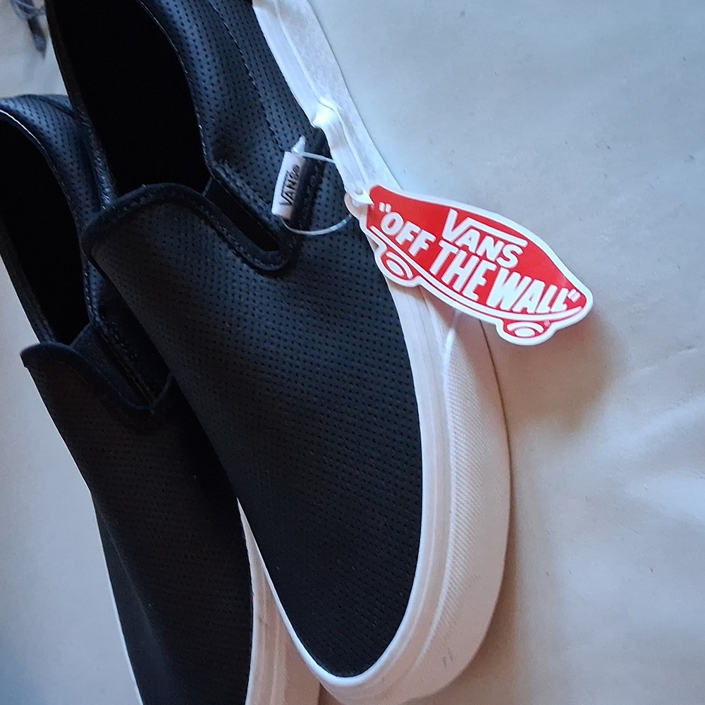 Vans Off the wall Classic Slip-On Shoe - 10 - NWT